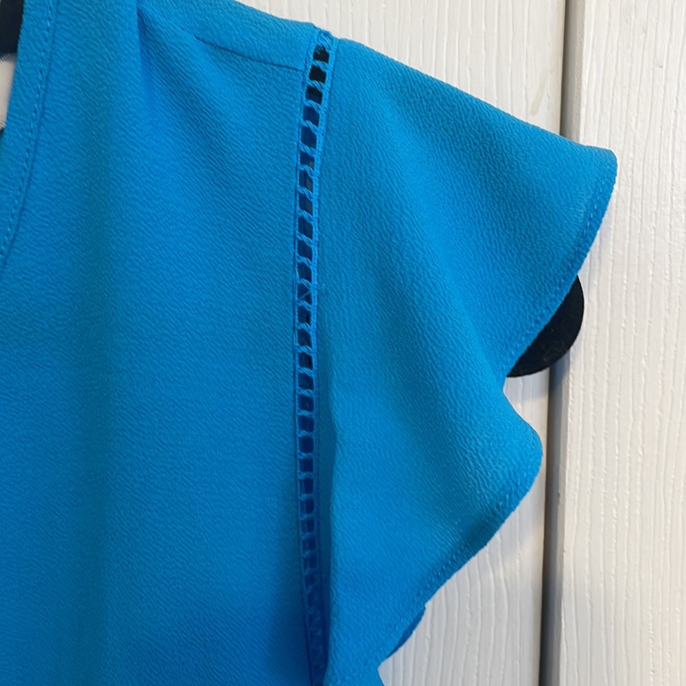 Turquoise ruffle sleeveless top - Picture 3 of 6